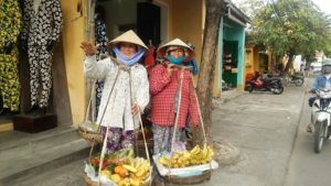 野菜売りの女性